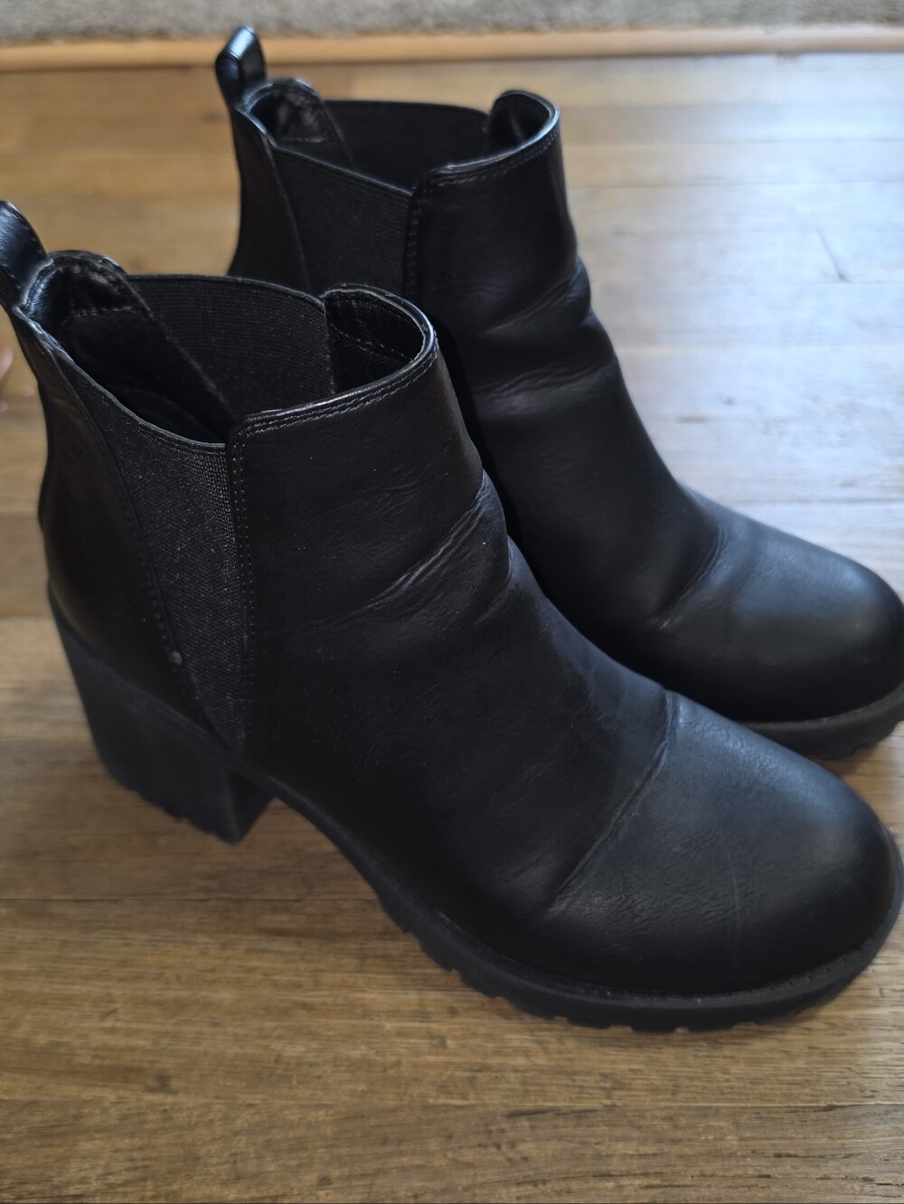 Dirty Laundry Black Leather Block Heel Chelsea Booties